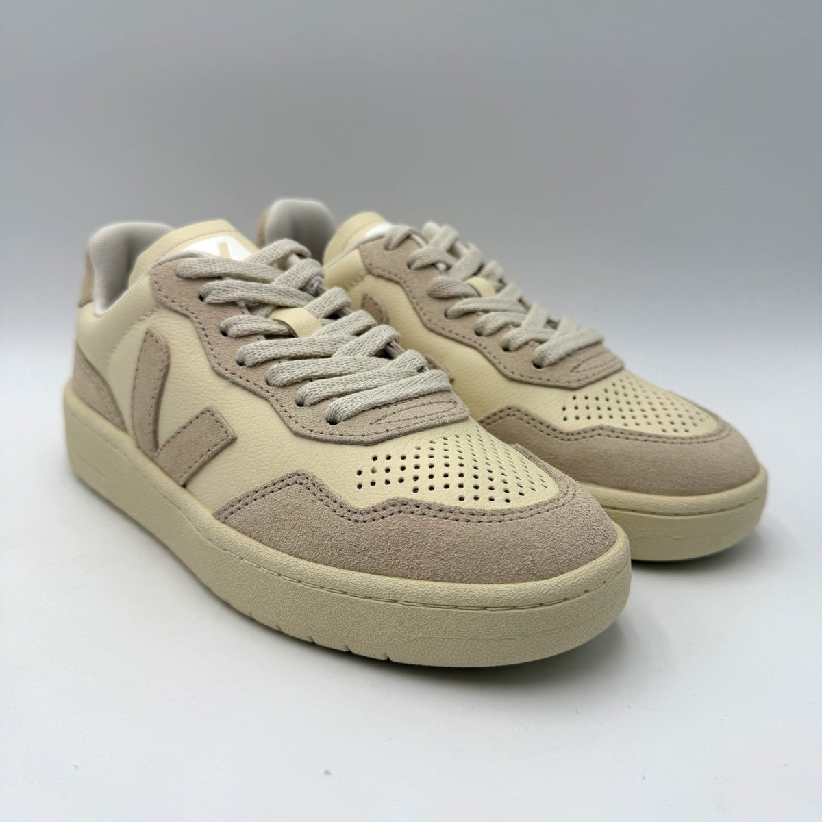 Veja Womens V-90 O.T. Leather Sneakers Size 4 EU 35 Cashew Oat Cream Beige NIB