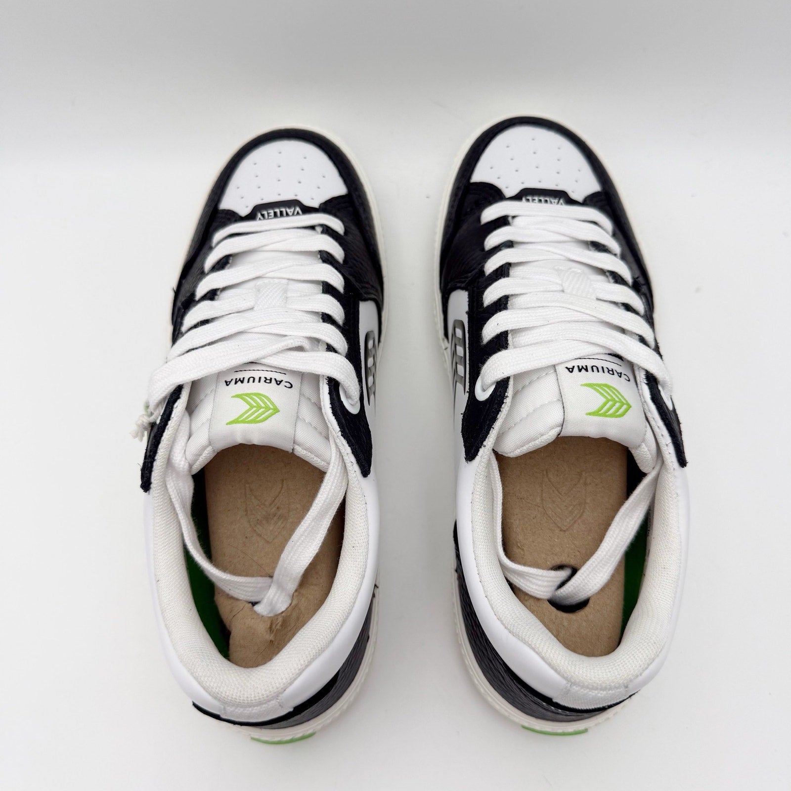 CARIUMA Womens Vallely Low Top Sneakers Size 7 Black White Leather NIB