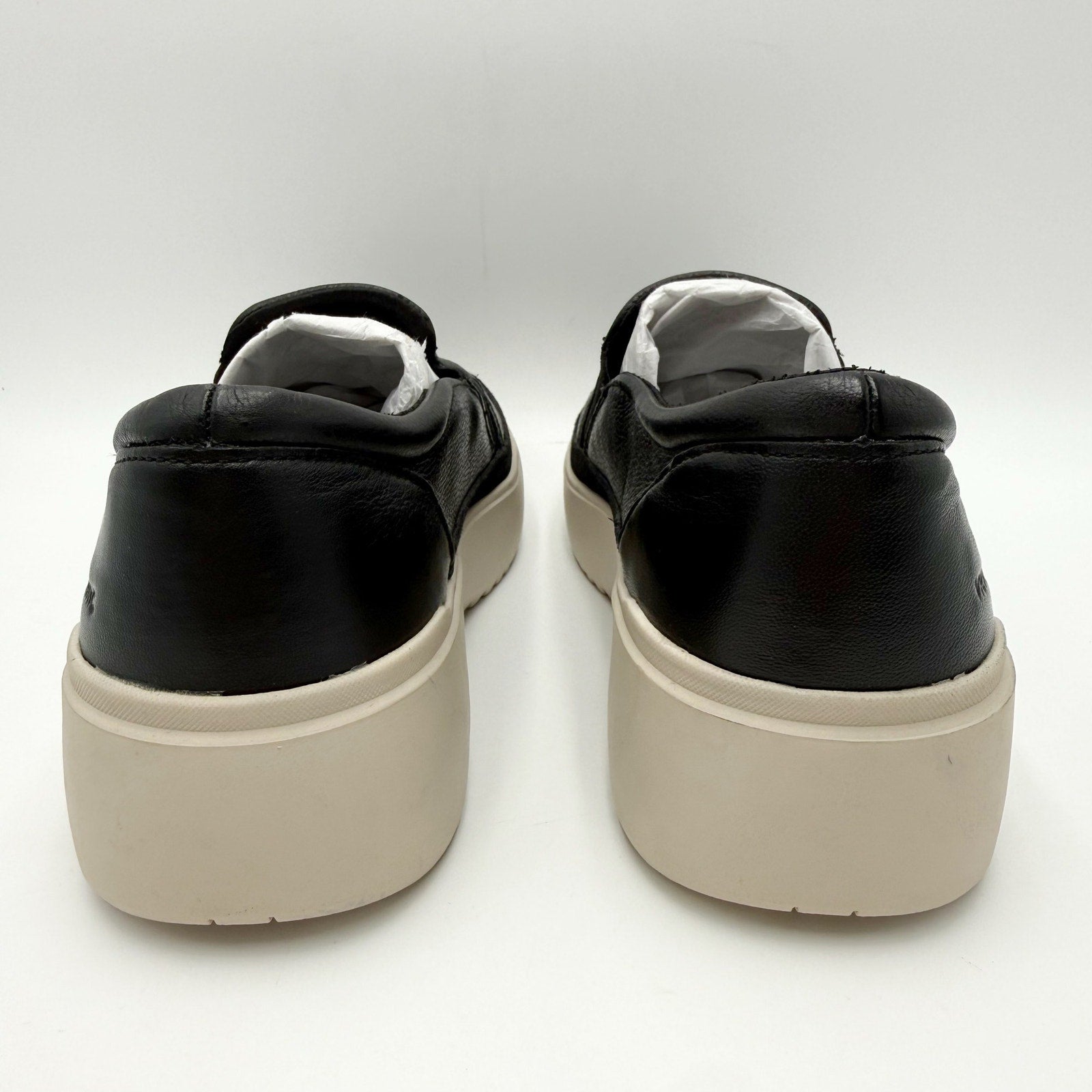 Vionic Womens Kearny Sneakers Size 8.5 Wide Black Leather Slip-On NWOB