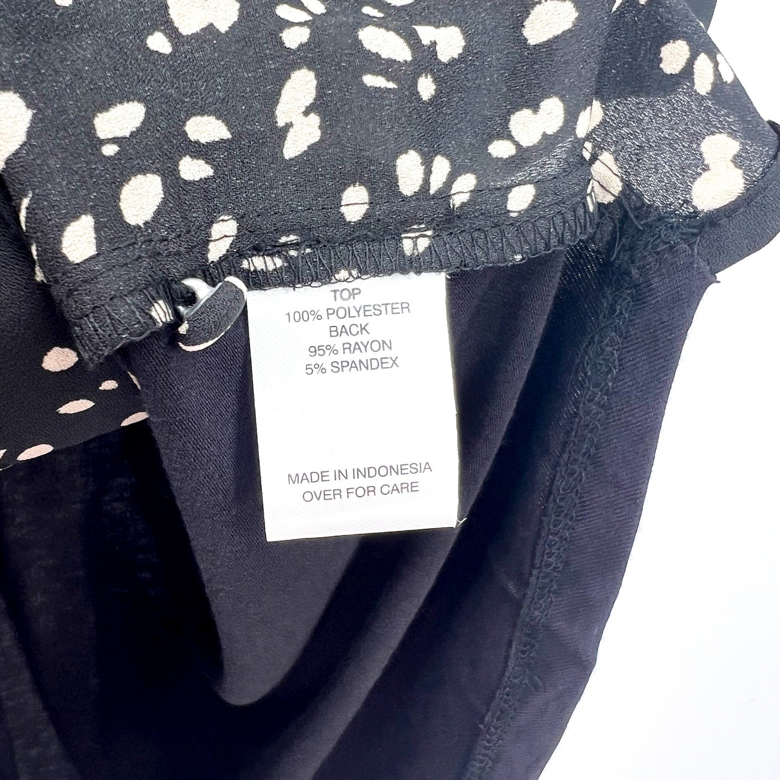 FORTUNE + IVY Womens V Neck Top Medium Black White Printed Short Sleeve NWOT
