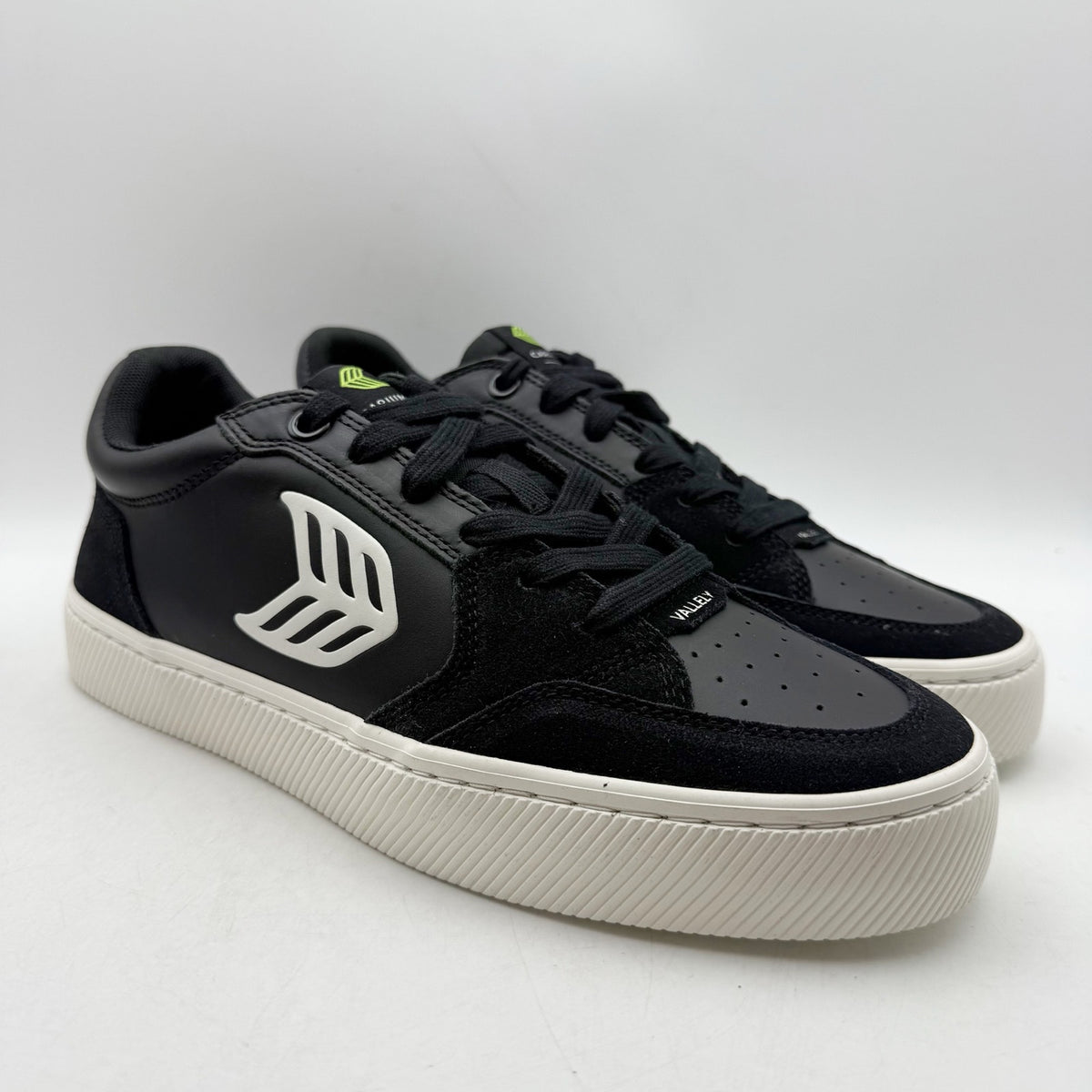 CARIUMA Mens Vallely Low Top Sneakers Size 9.5 Black Leather Suede NWOB