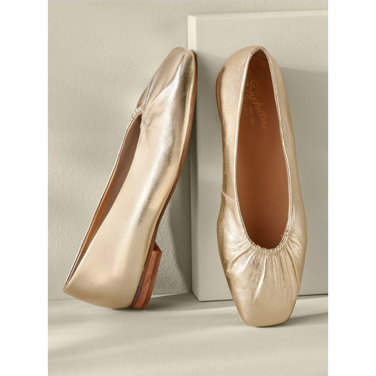 Seychelles Womens Little Things Flats US 7.5 EU 38 Platinum Gold Leather NWOB