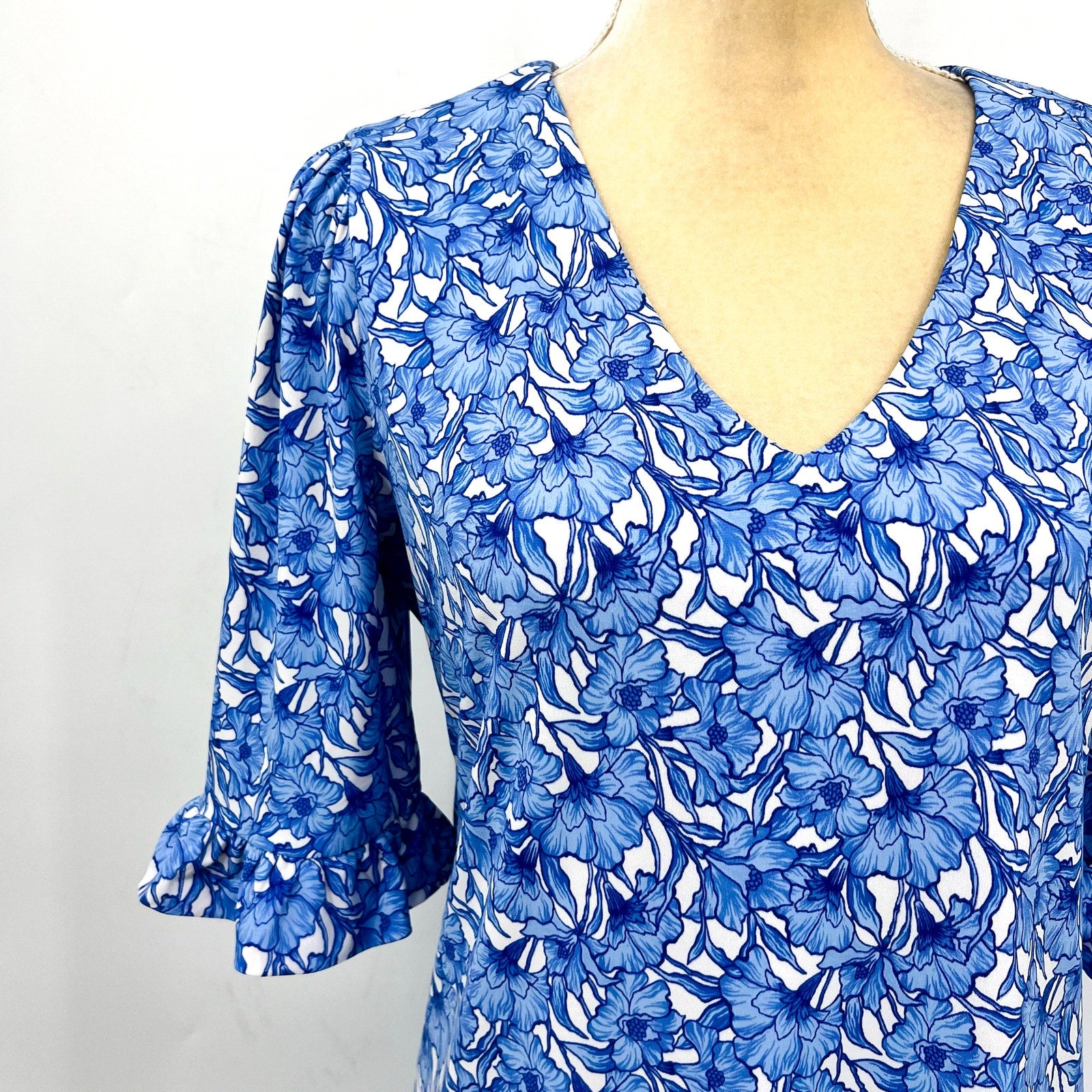 CECE V-Neck Ruffled Floral Shift Dress Medium New Ivory Floating Floral NWT