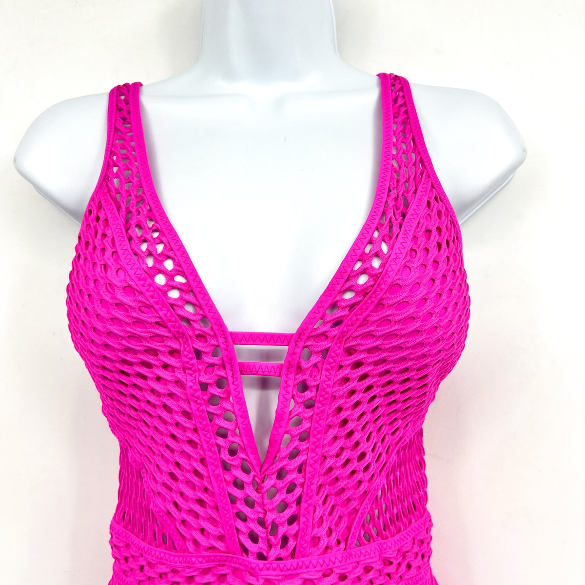 BECCA Women's Castaway Textured One-Piece Swimsuit Small Azalea Pink NWT