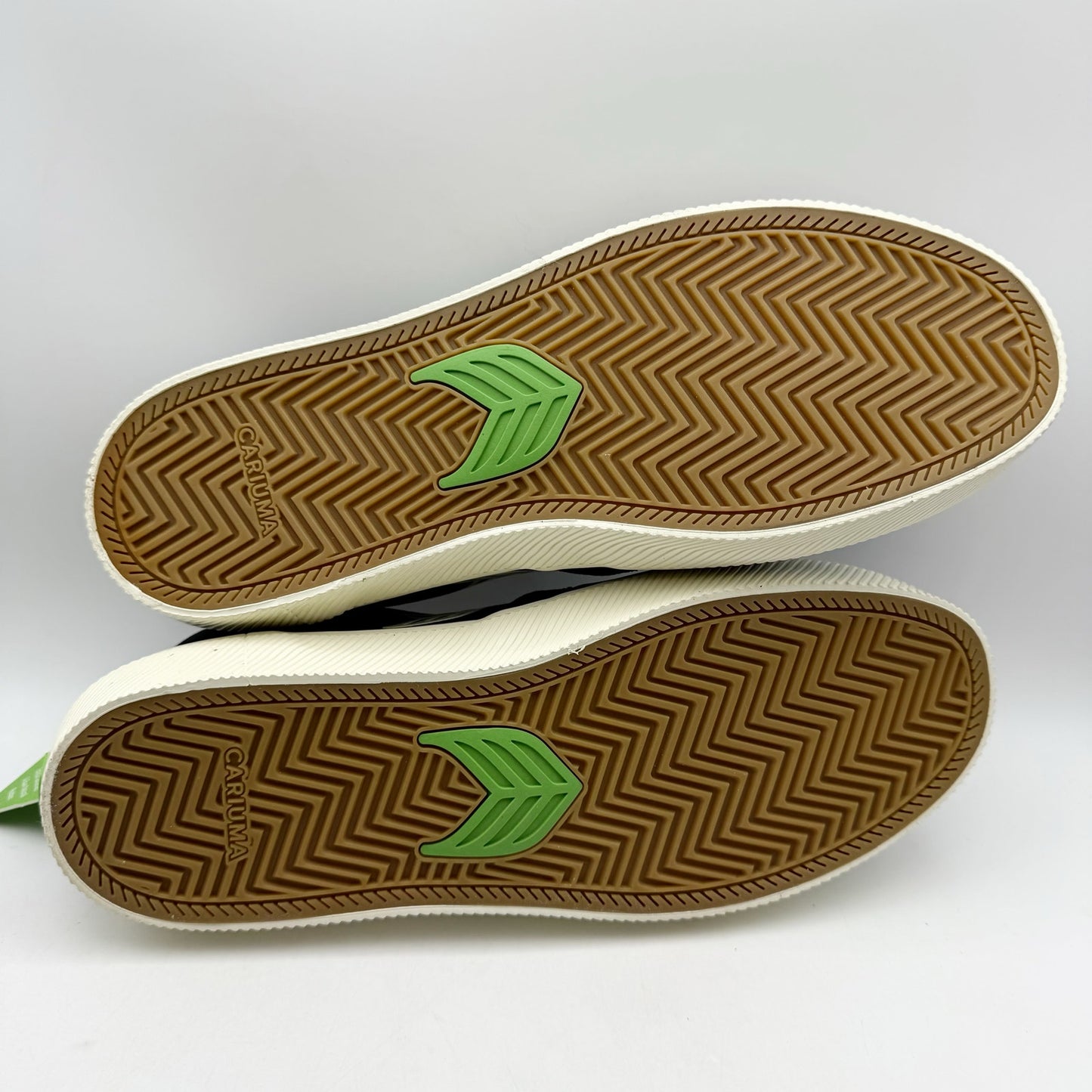 Cariuma Mens Slip On Pro Low Sneakers US 12.5 M EU 46 Black Ivory Suede NIB