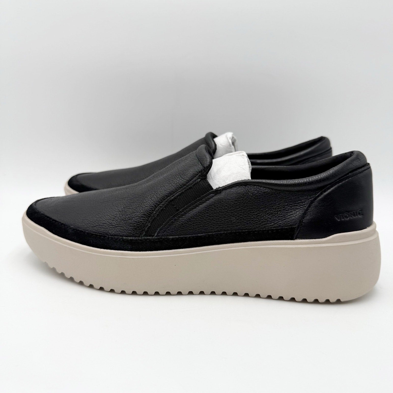 Vionic Womens Kearny Sneakers Size 8.5 Wide Black Leather Slip-On NWOB