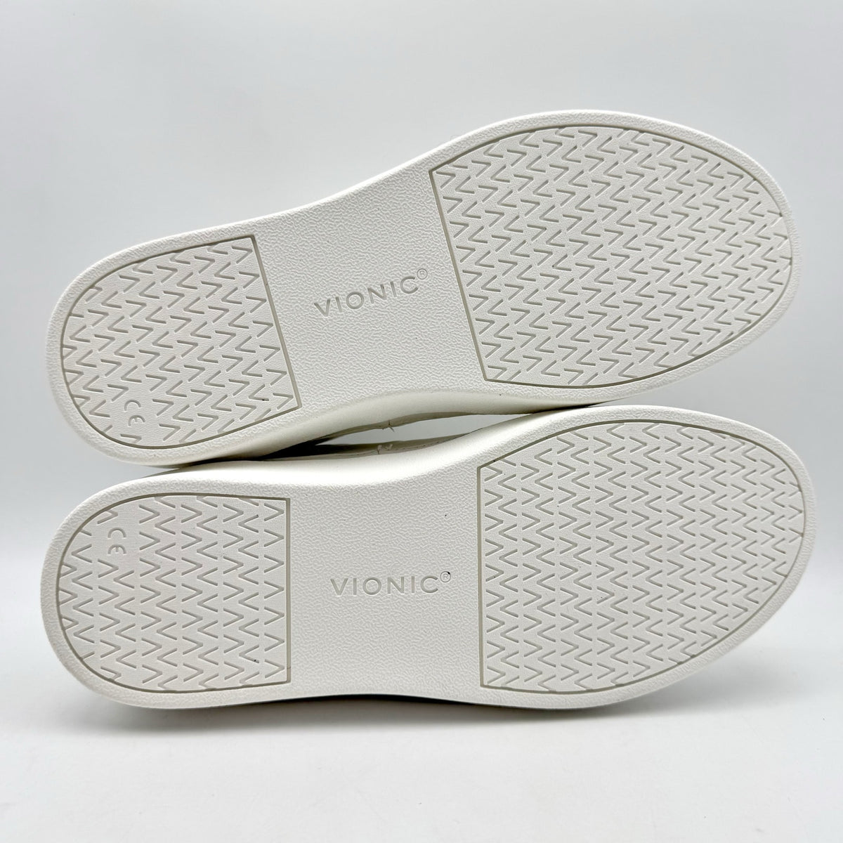 Vionic Womens Elise Sneakers Size 9.5 Wide EU 40.5 White Leather NIB