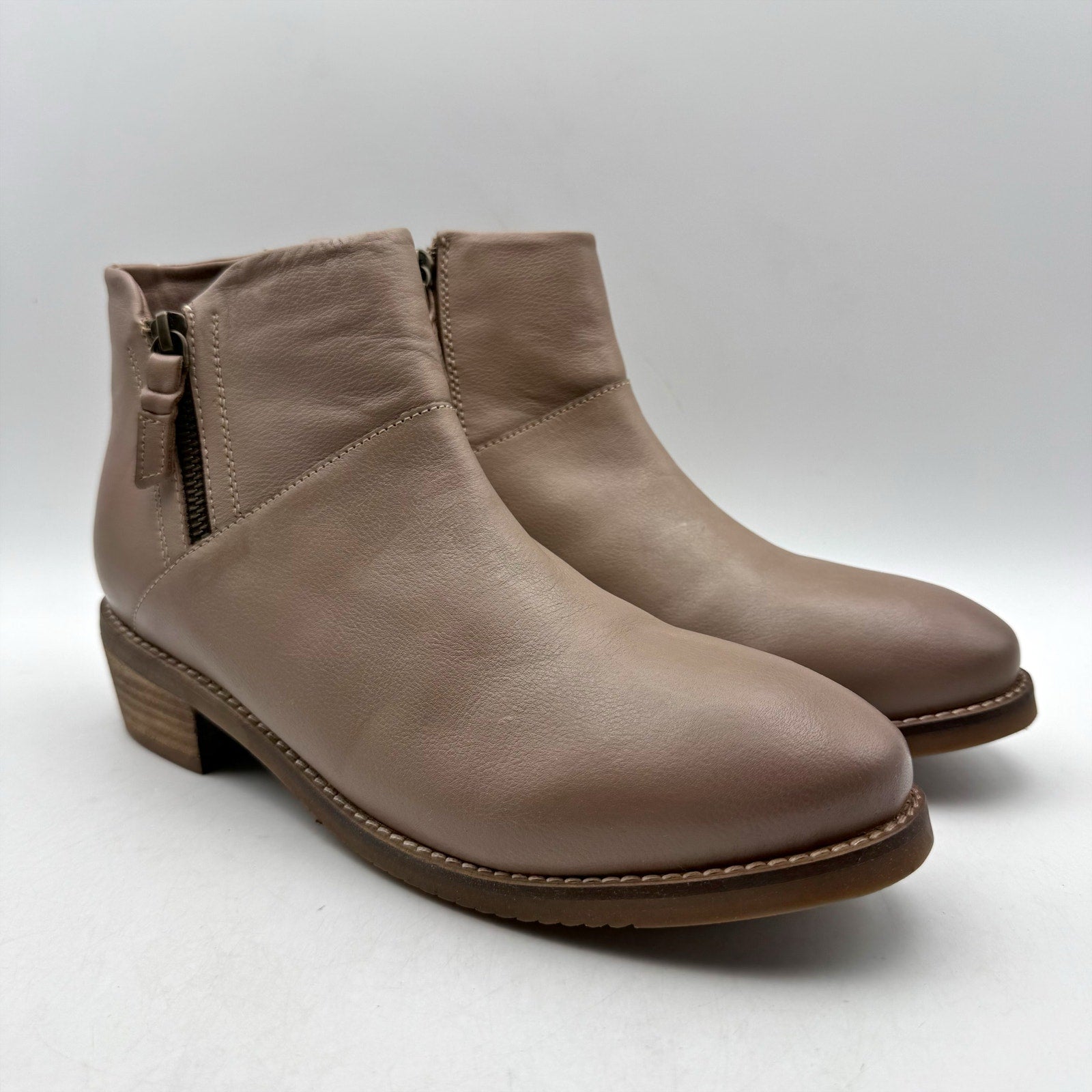 SoftWalk Womens Roselle Ankle Booties US 8.5 NARROW Stone Tan Leather NWOB
