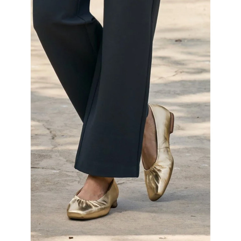 Seychelles Womens Little Things Flats US 7.5 EU 38 Platinum Gold Leather NWOB