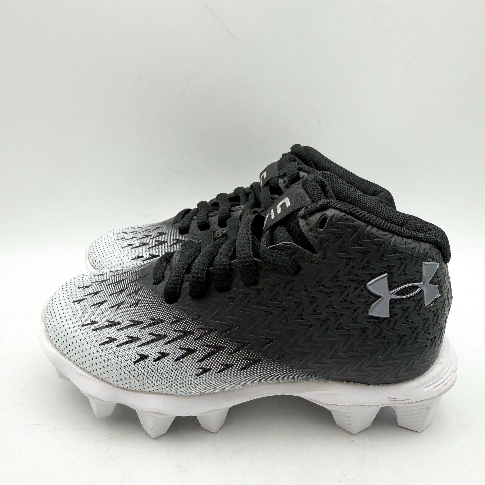 Under Armour Boys 10 Spotlight Franchise RM 4.0 Football Cleats Black White NIB