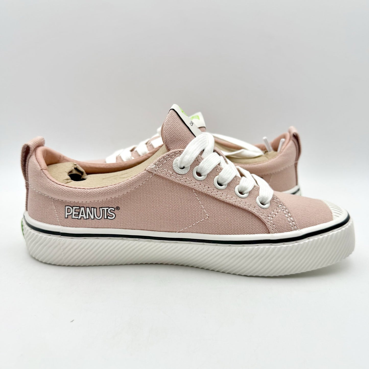 Cariuma Womens OCA Peanuts Snoopy Low Skate Sneaker US 5 M EU 35 Pink Canvas NIB
