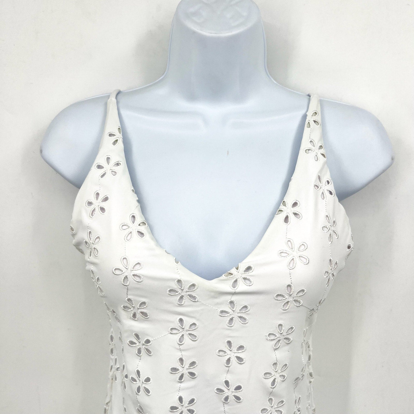 BEACH RIOT Reese Eyelet One Piece Swimsuit Small White Magnolia V-Neck NWT