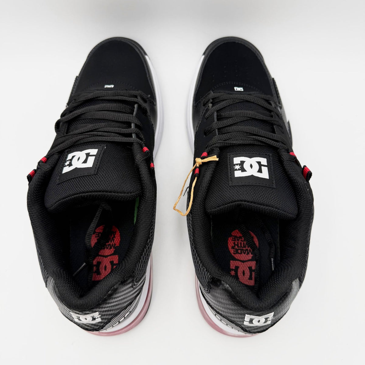 DC Mens Versatile Skate Casual Sneakers Size 11 EU 44.5 Black White Red NIB