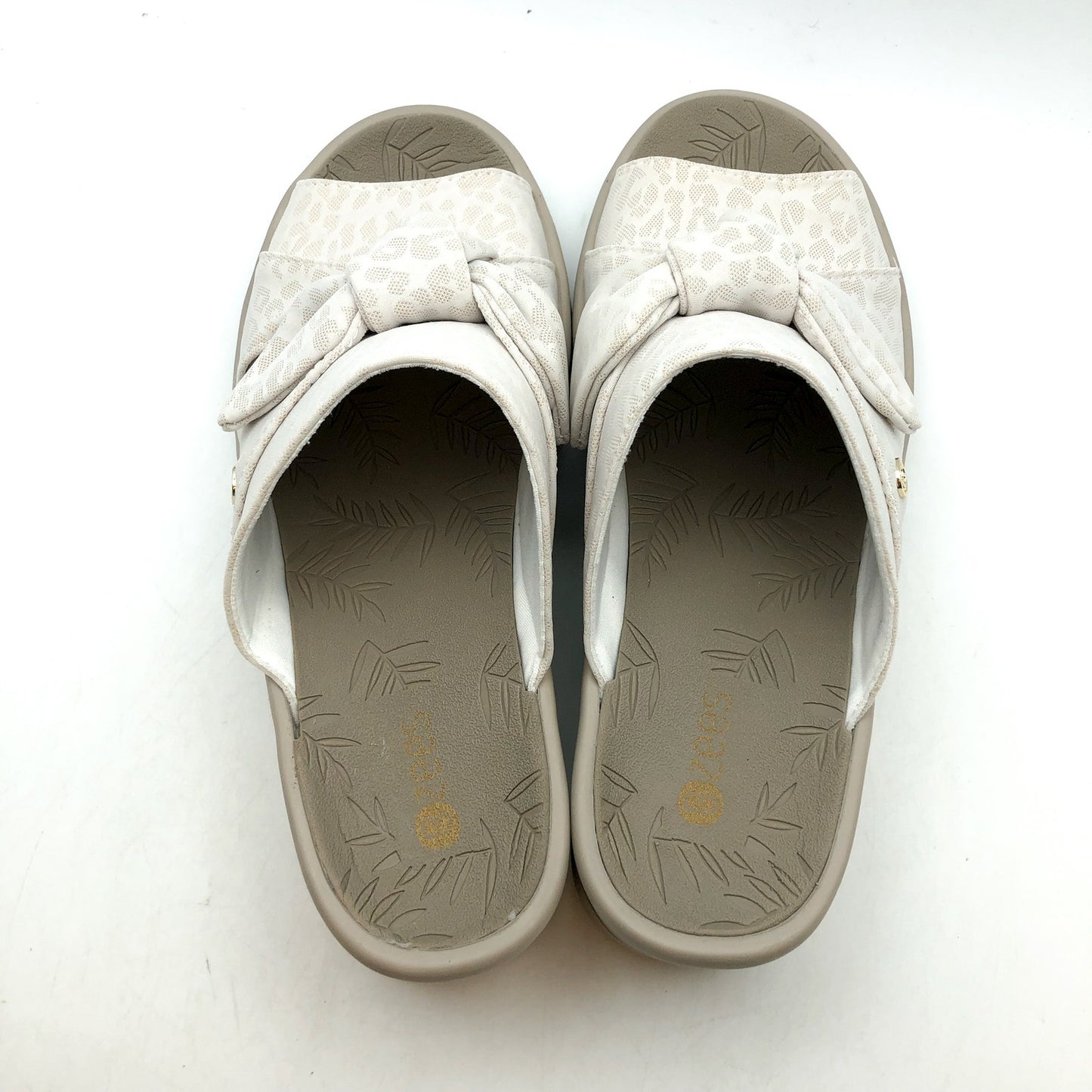 BZEES Womens Smile Comfort Wedge Slide Sandal 6 Wide Beige Cheetah Fabric NIB