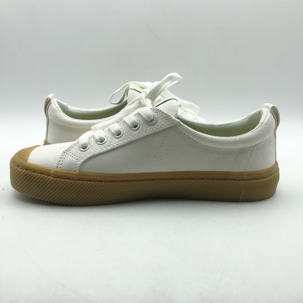 Cariuma Women's Oca Low Gum Canvas Sneaker Size 8 Off White Tan NIB