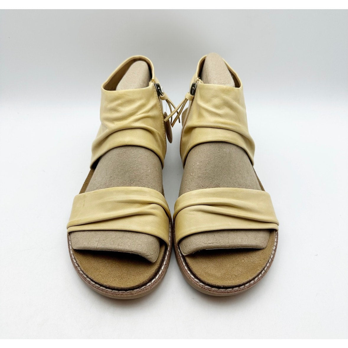 COMFORTIVA Womens Gale Sandals Size 9.5 Mexico Yellow Leather Memory Foam NIB