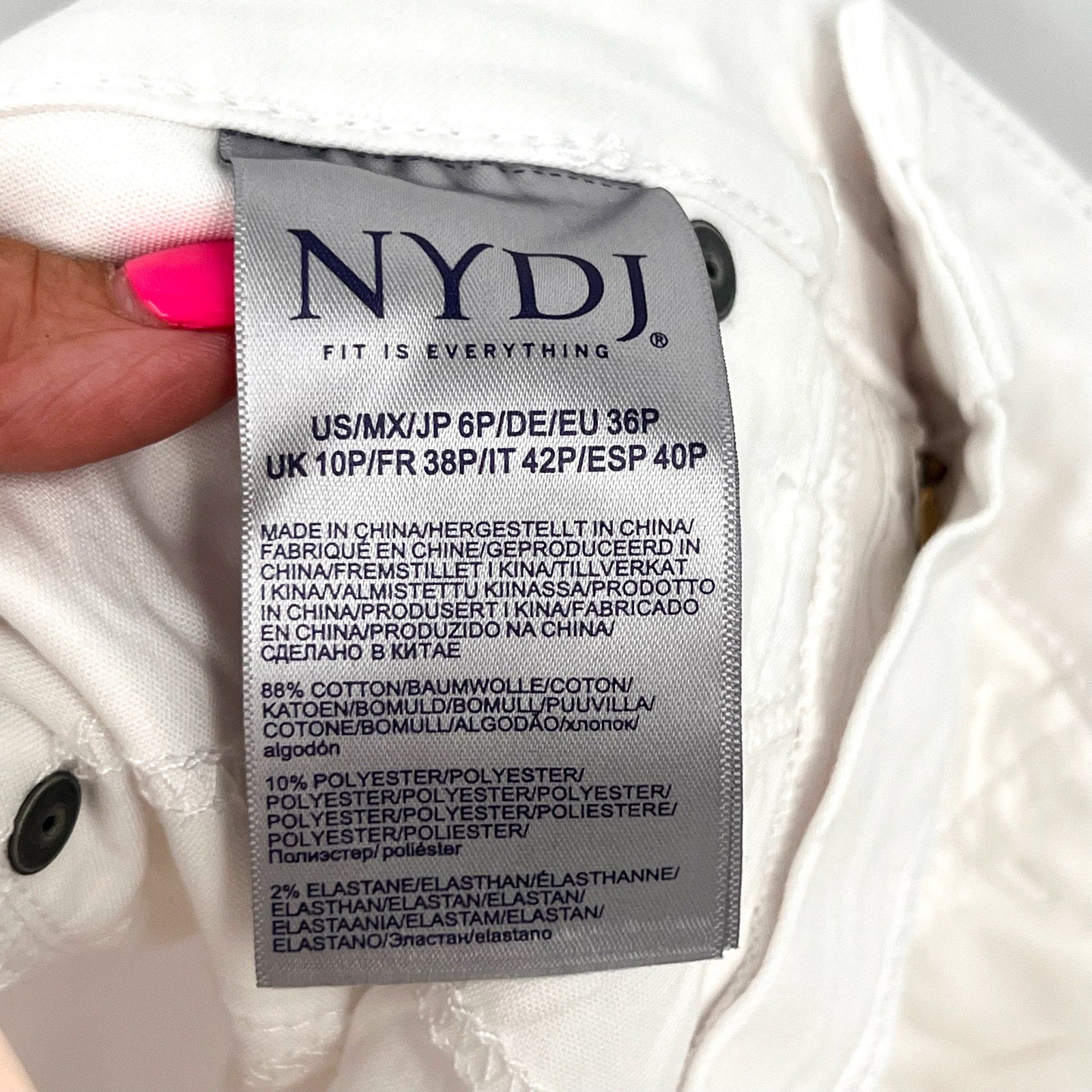NYDJ Womens Ella Denim Shorts Size 6 PETITE Optic White 8" Inseam NWT