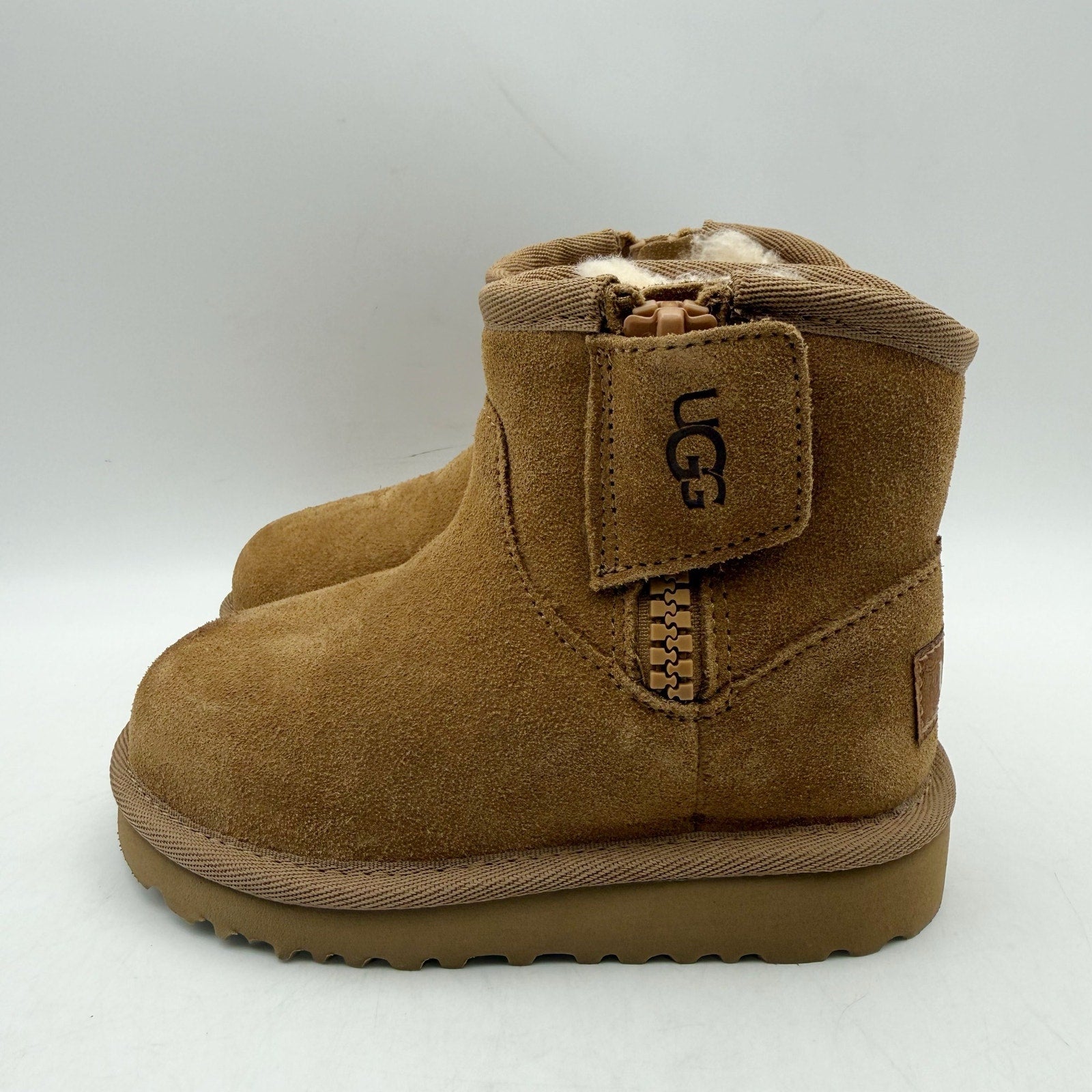 UGG Little Kids Adri Classic Mini Boots Size 8 EU 25 Brown Chestnut Suede NIB