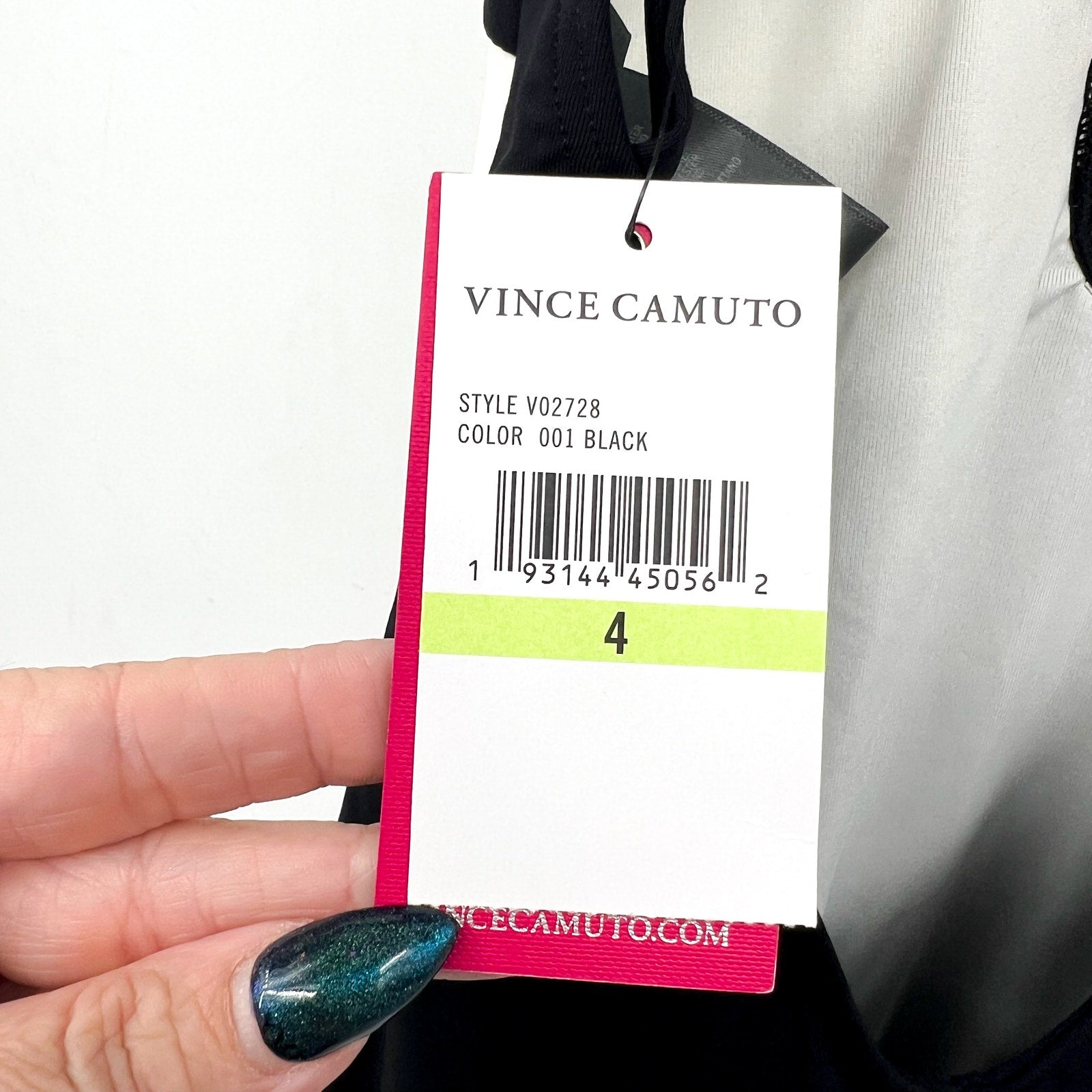 VINCE CAMUTO Gold Shimmer Blocked Punging One-Piece Swimsuit Size 4 Black NWT