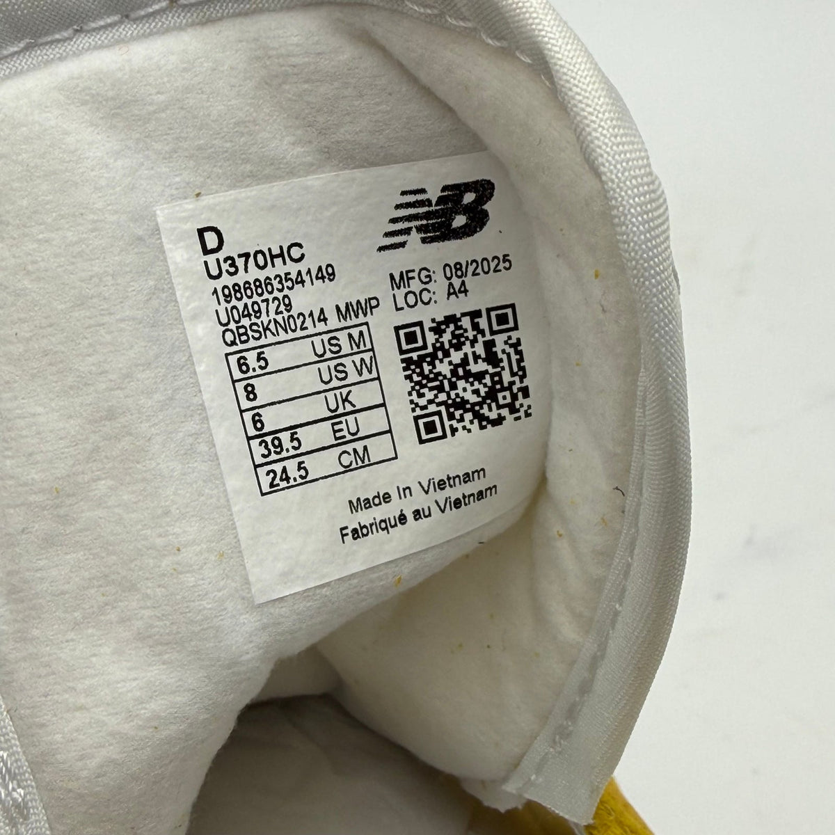New Balance 370 Casual Sneakers Womens 8 WIDE Mens 6.5 EU 39.5 Yellow White NWOB