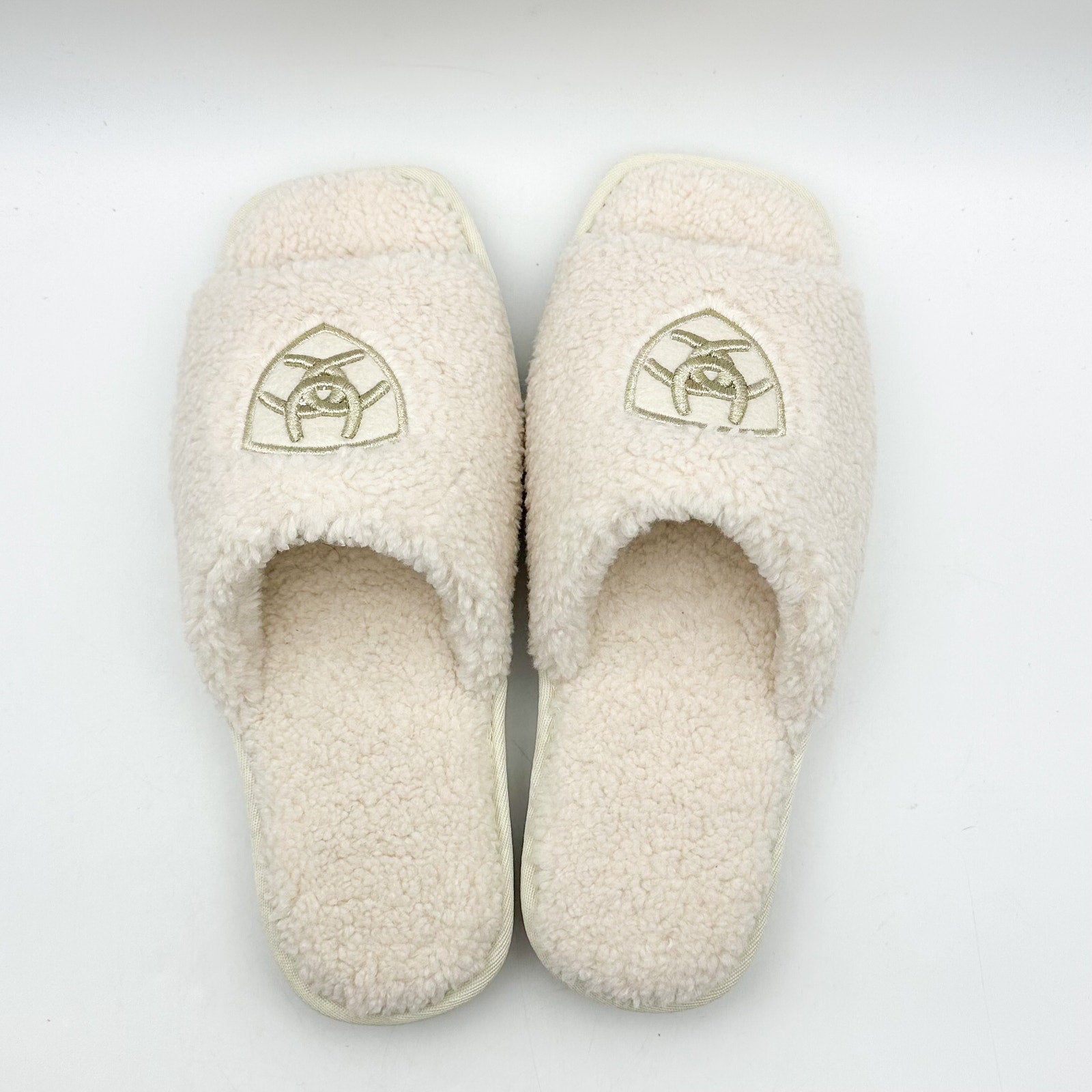 ARIAT Womens Cozy Chic Fuzzy Slippers Size 11 Cream Slide Sandals NWOB