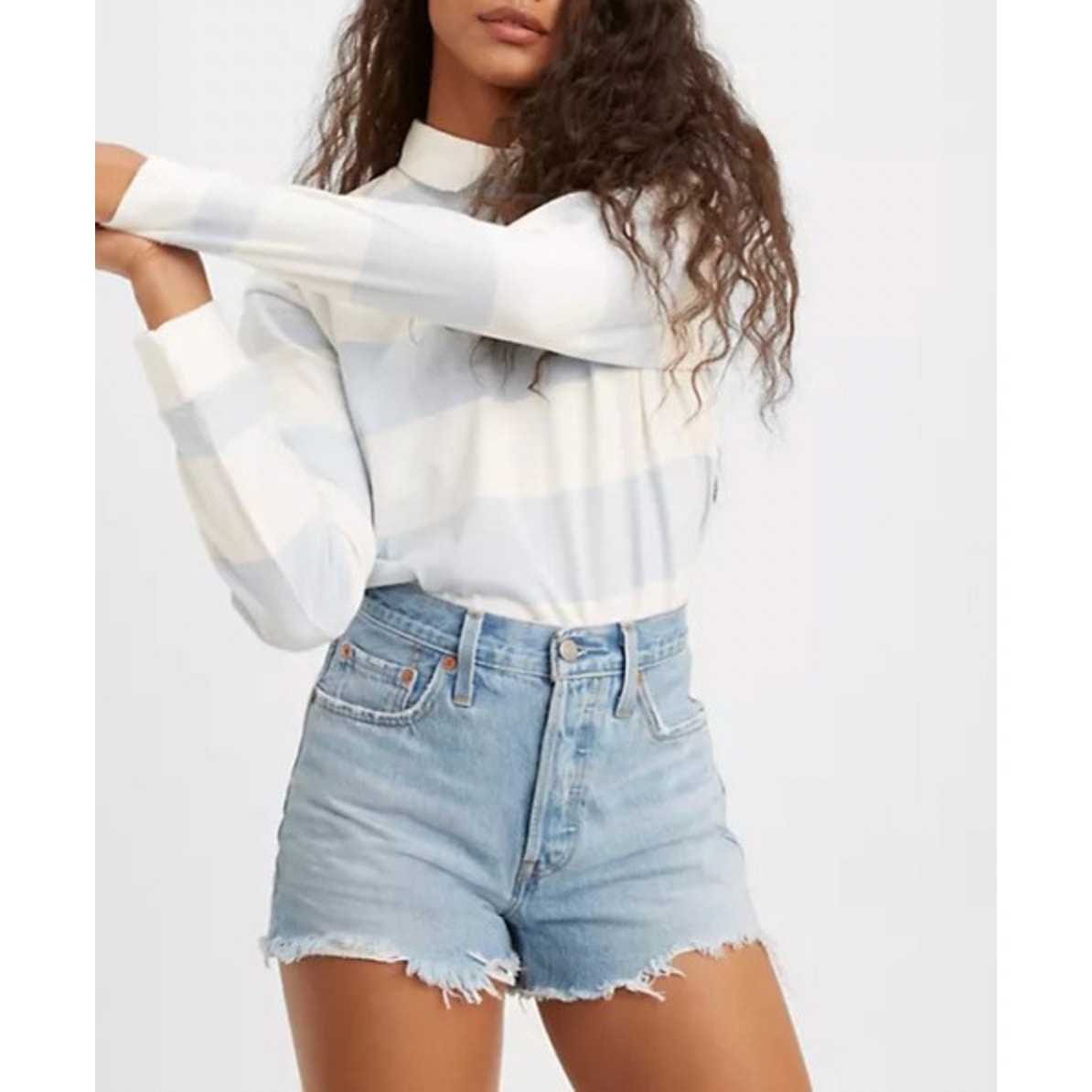 LEVI'S Womens 501 Original Fit Denim Shorts Size 28 US 6 Blue 56327-0086 NWT