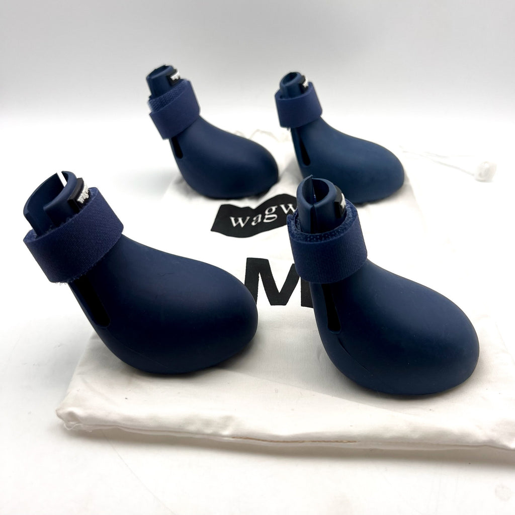 WAGWELLIES Rubber Dog Boots Navy 4 PCS Set Slip On 30-50 lbs NIB