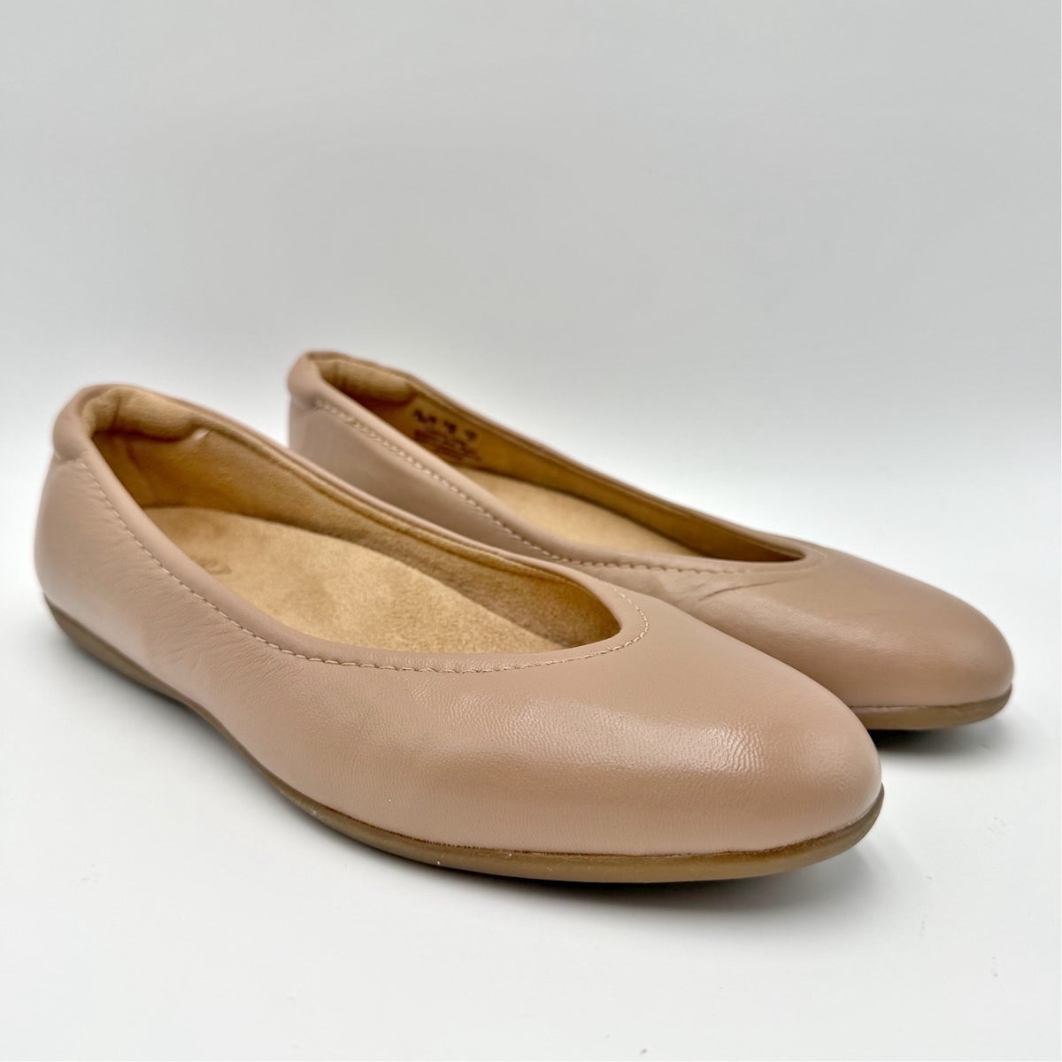 Naturalizer Womens Vivienne Ballet Flats Size 7.5 Wide Blush Nude Leather NWOB