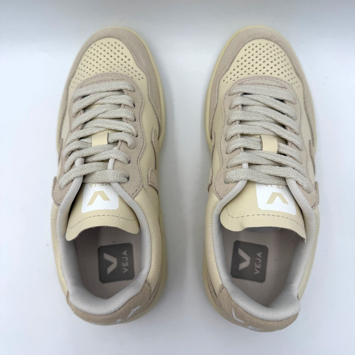 Veja Womens V-90 O.T. Leather Sneakers Size 4 EU 35 Cashew Oat Cream Beige NIB