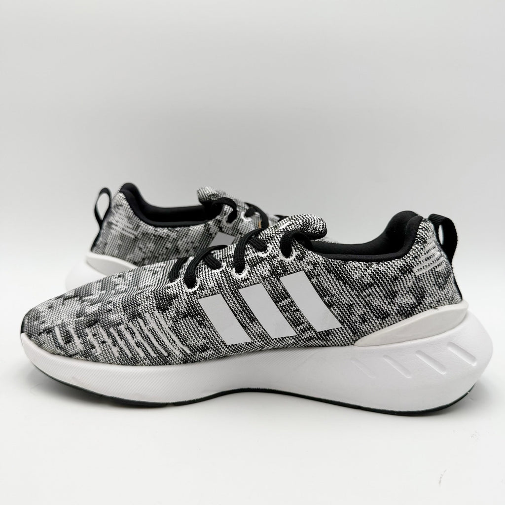 Adidas Kids Swift Run 22 Athletic Shoes Size 5 Grey White Running NWT