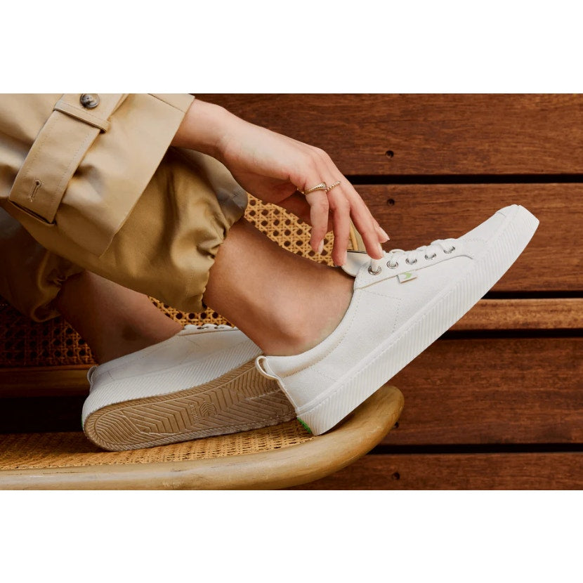 Cariuma Womens OCA Low Sneakers US 7 M EU 38 Off White Canvas NIB