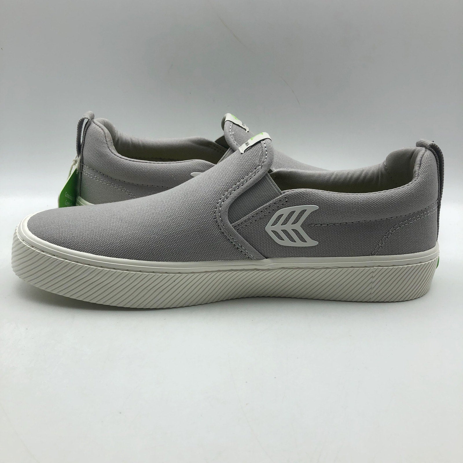 Cariuma Slip-On Canvas Skateboarding Sneakers Men's 5.5 Women's 7 Light Grey NIB