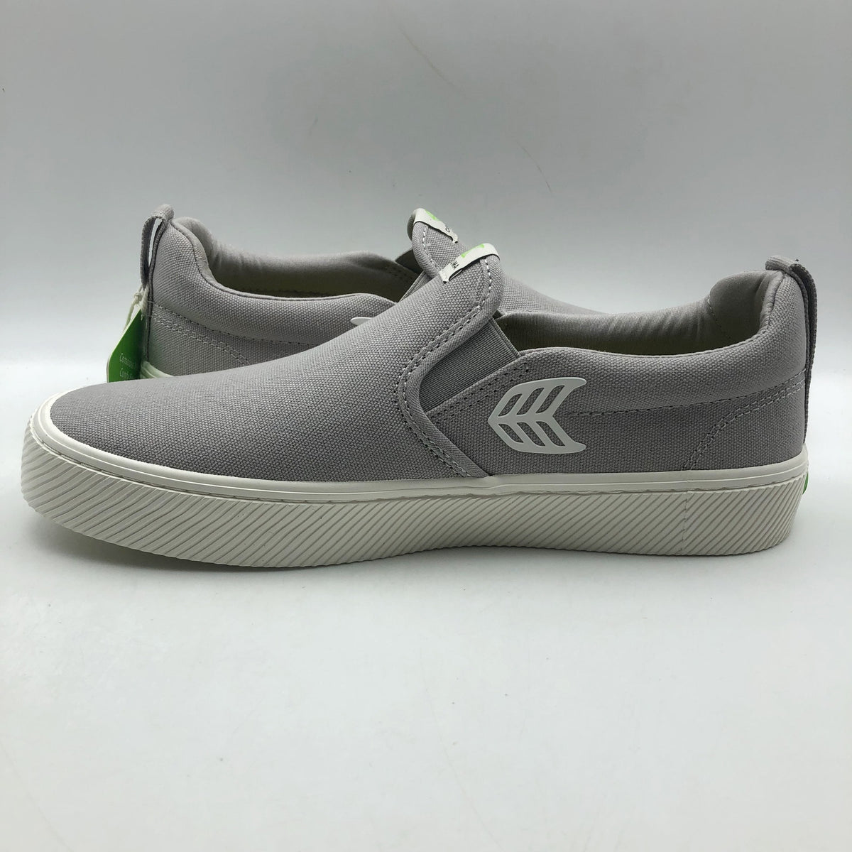 Cariuma Women's Canvas Slip On Casual Sneakers Size 7 Light Grey NIB