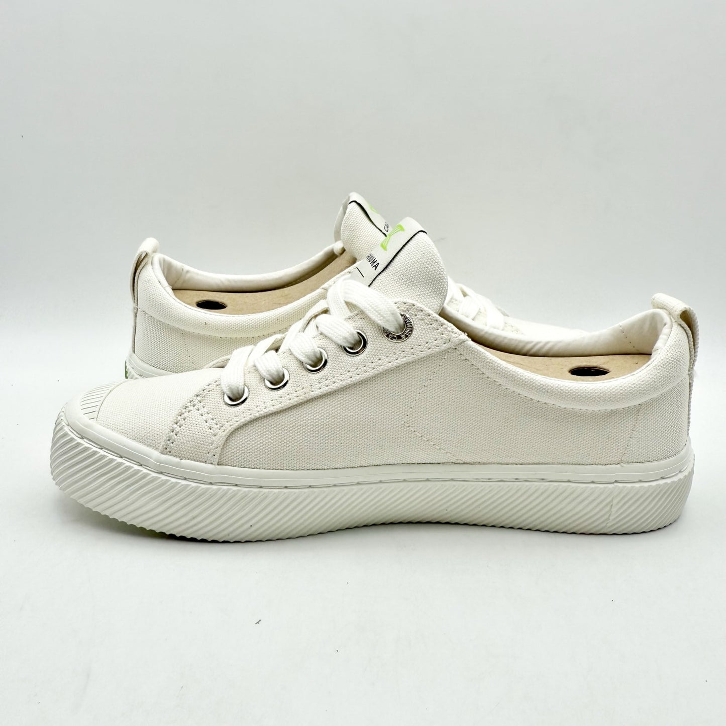 Cariuma Womens OCA Low Sneakers US 7 M EU 38 Off White Canvas NIB