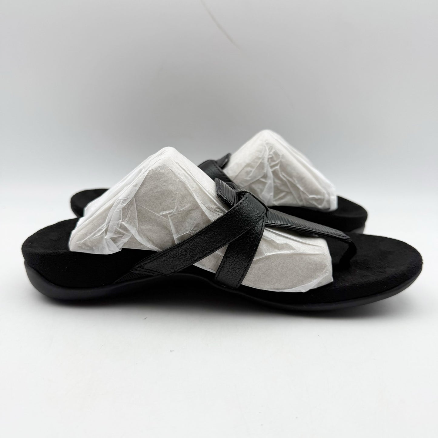 Vionic Womens Karley Thong Sandals US 6 EU 36 Black Leather Slip On NIB