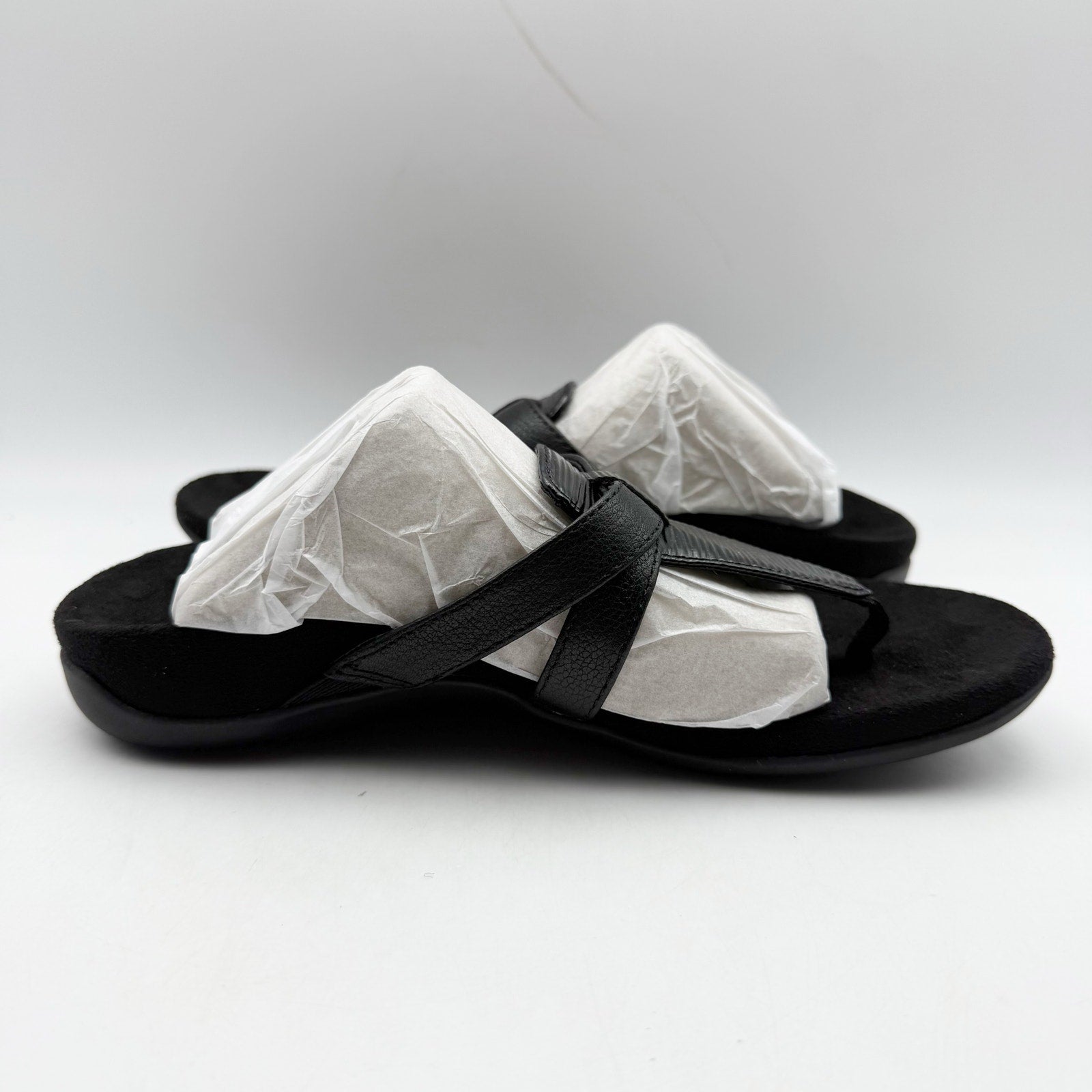 Vionic Womens Karley Thong Sandals US 6 EU 36 Black Leather Slip On NIB