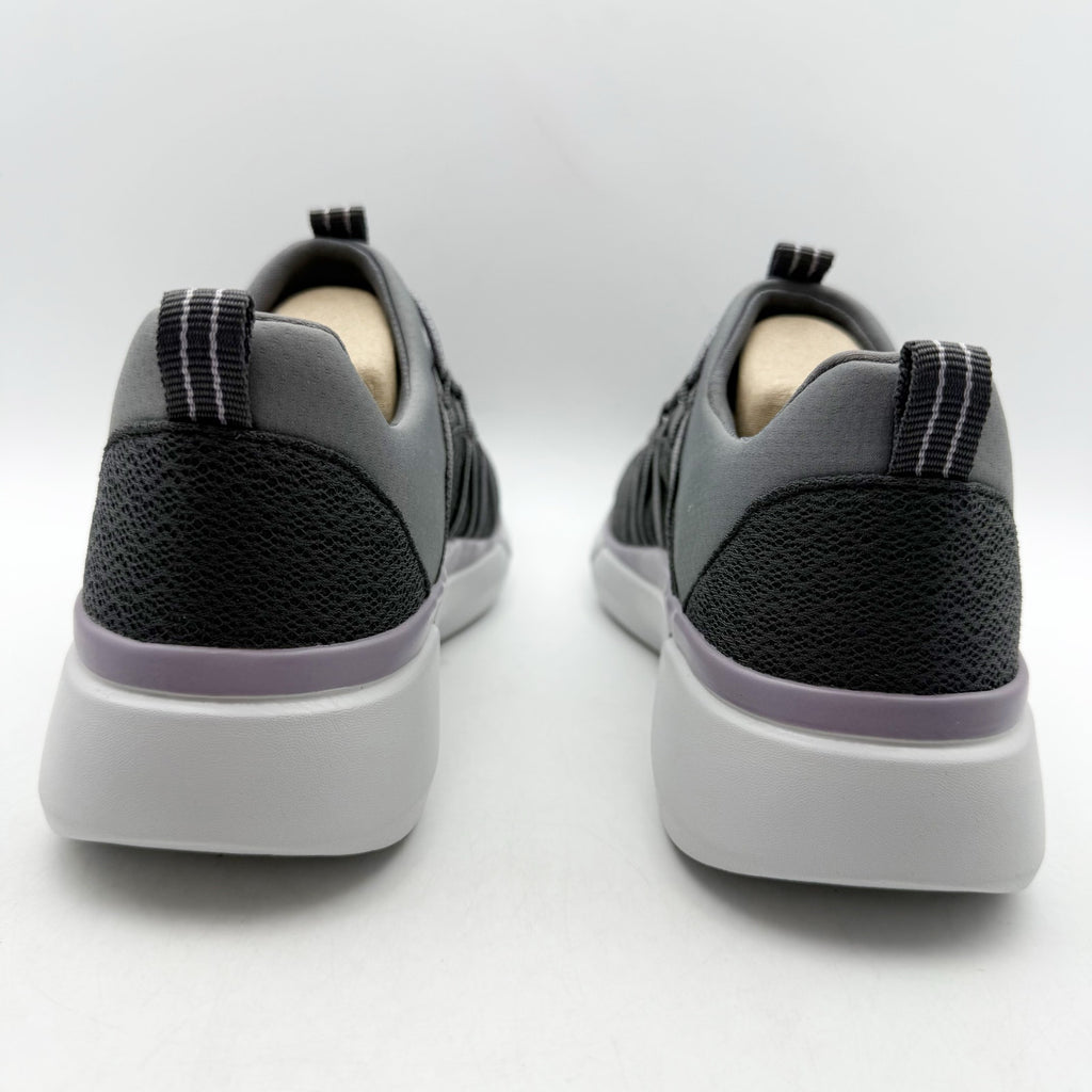 BZees Womens Hero Sneakers US 7 M EU 37 Grey Athletic NIB
