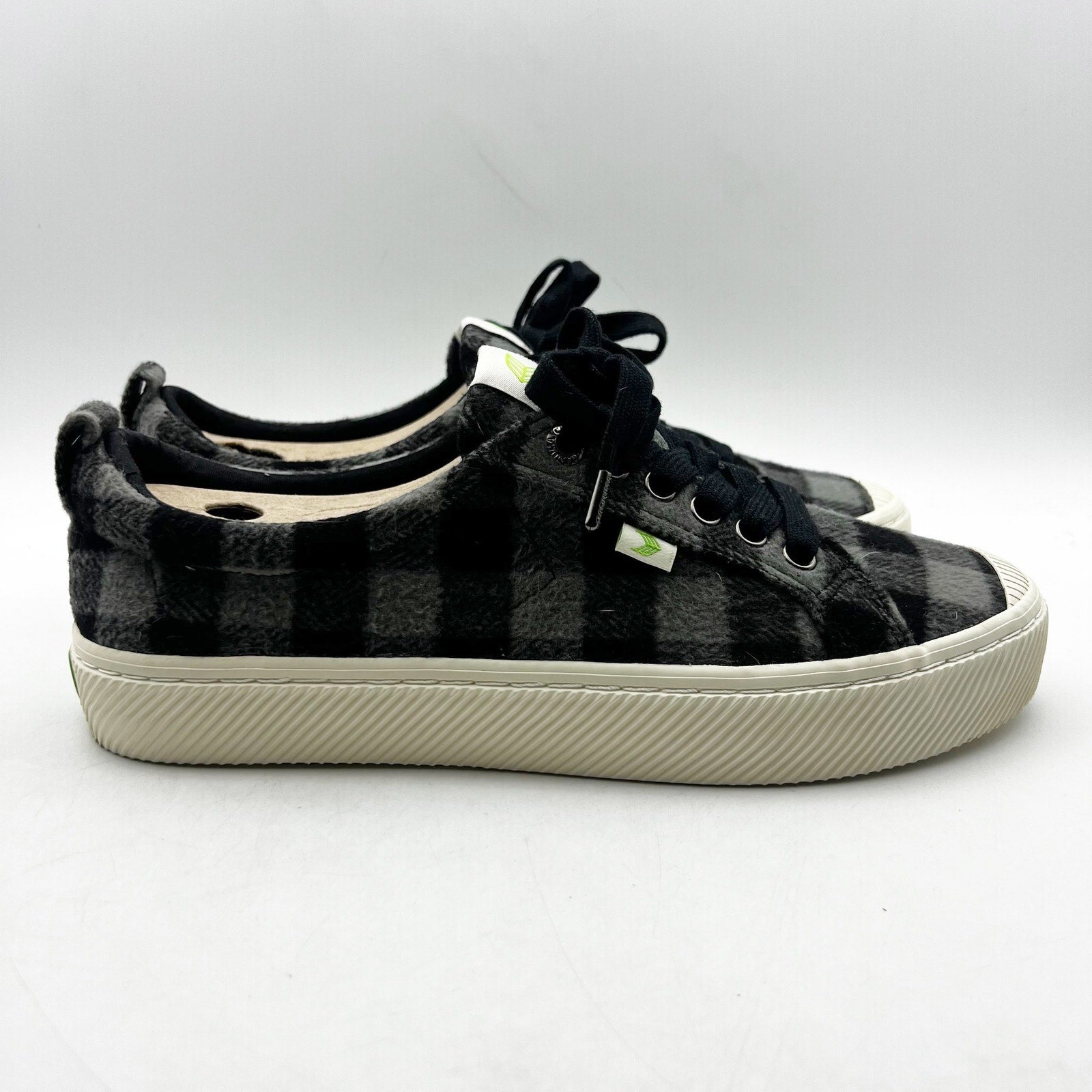 Cariuma OCA Low Sneakers Men's 9 Women's 10.5 Black Grey Plaid NIB