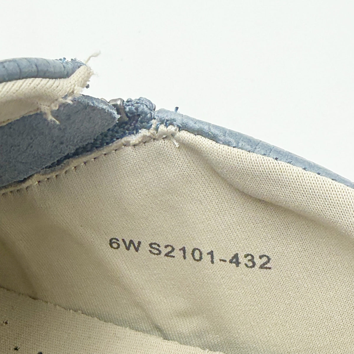 SoftWalk Womens Arezzo Casual Sneakers Size 6 Wide Blue Snake Leather NIB