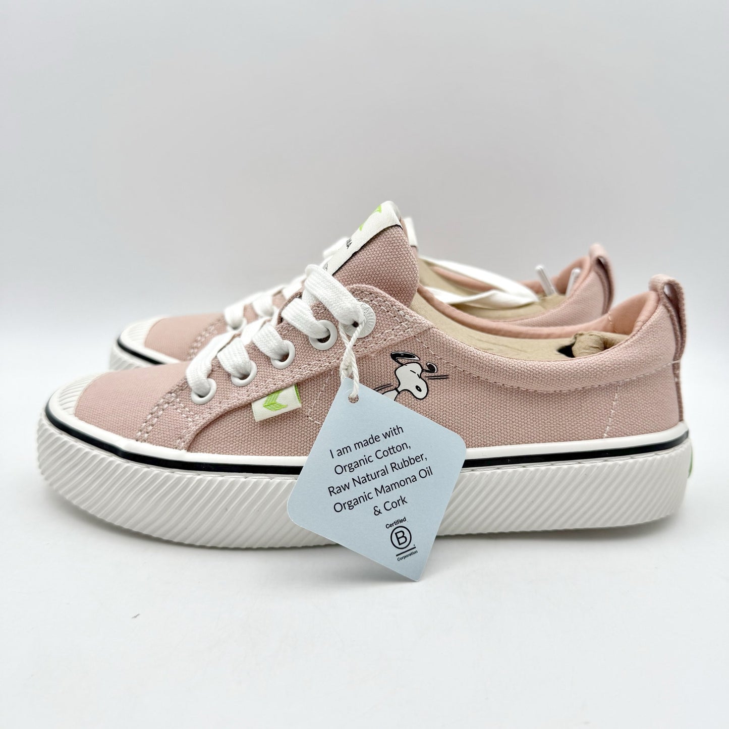Cariuma Womens OCA Peanuts Snoopy Low Skate Sneaker US 5 M EU 35 Pink Canvas NIB