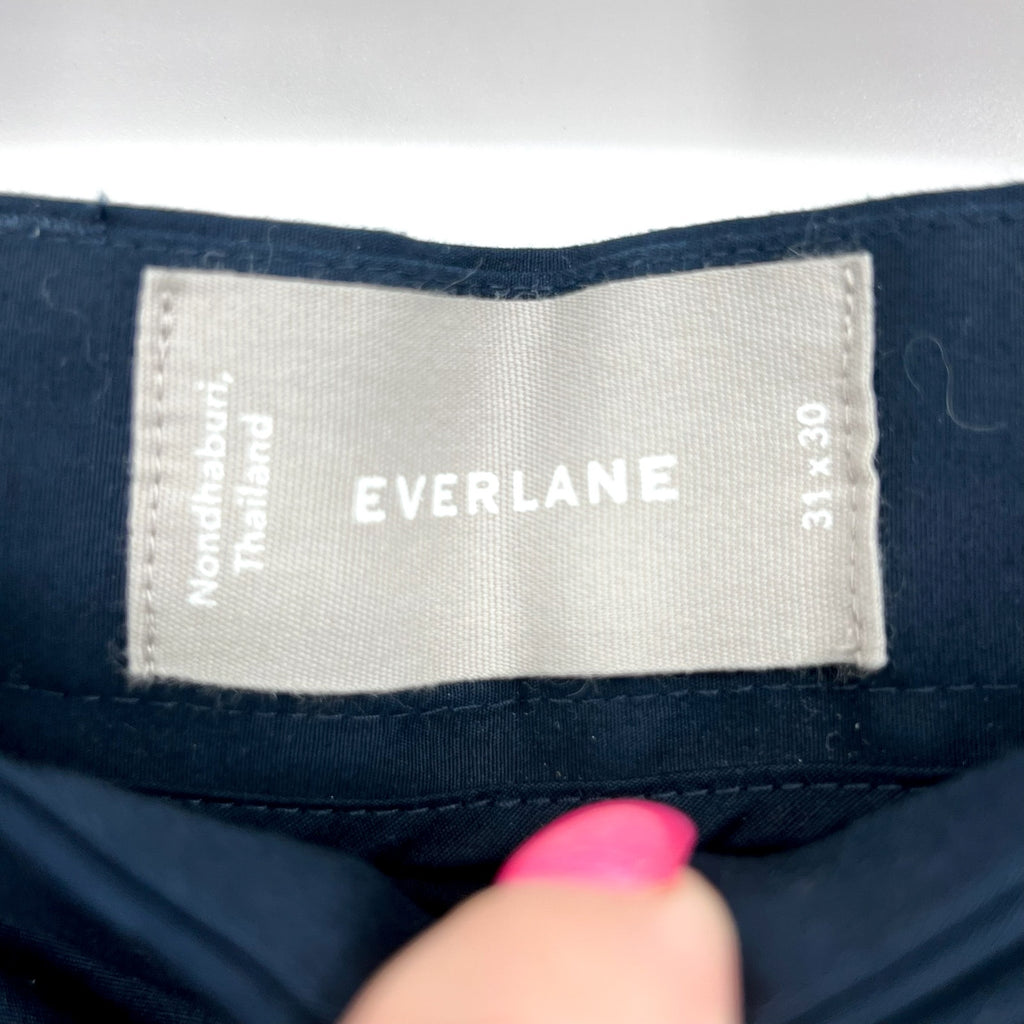 EVERLANE Men's The Athletic Fit Air Chino Pants 31x30 Navy Blue Flat Front NWT
