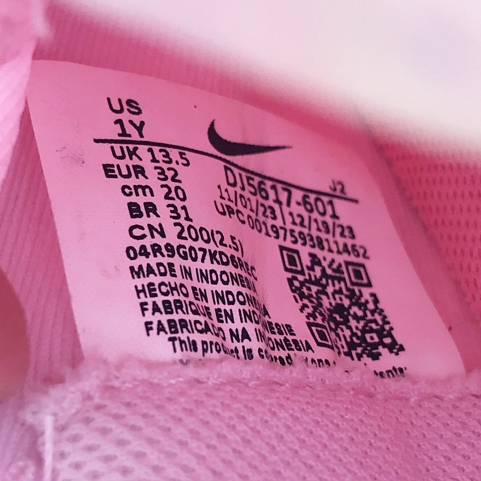 Nike Kids Mercurial Vapor 15 Academy Soccer Cleat 1 Youth Pink Black DJ5617 NWOB