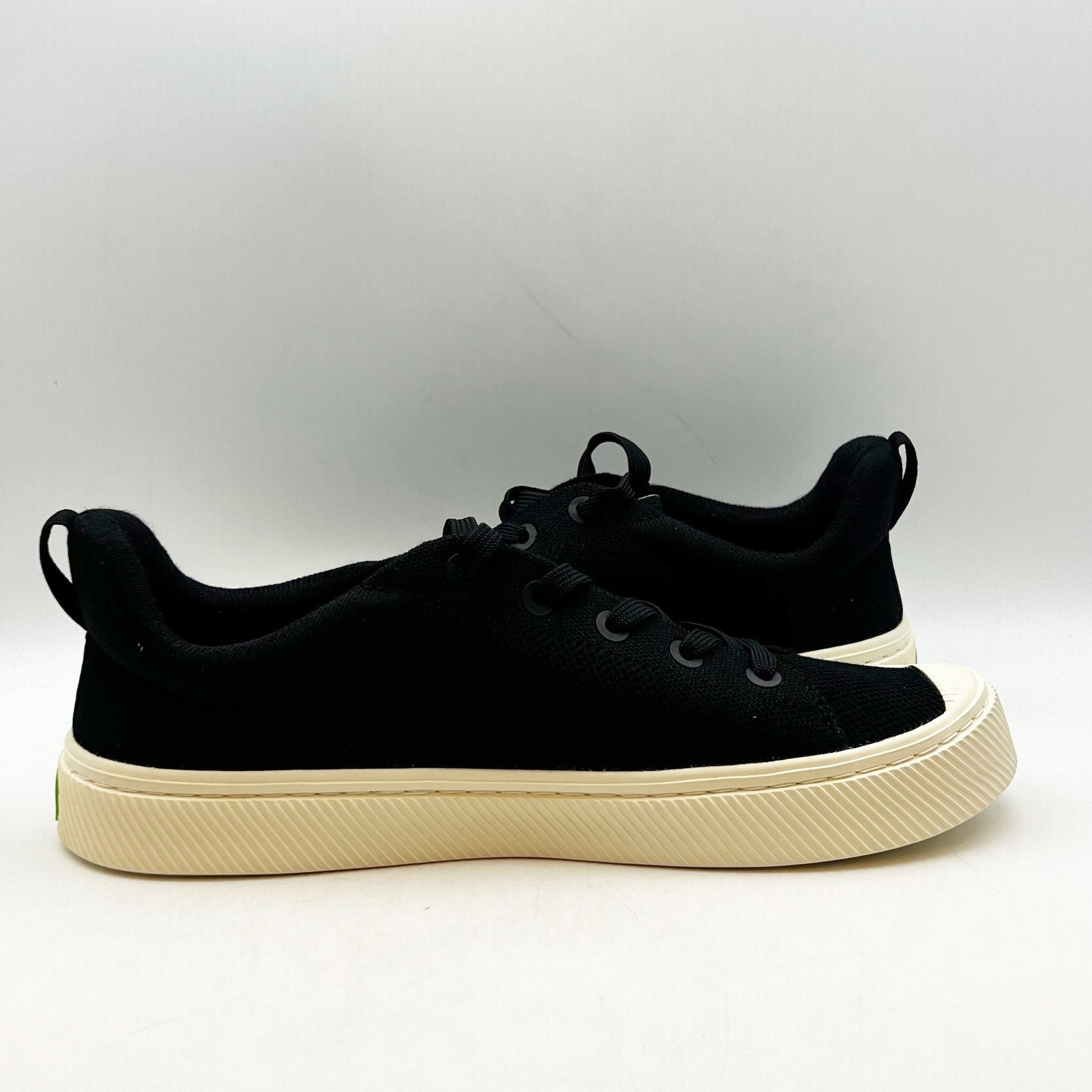 Cariuma IBI Low Casual Sneakers Mens 10.5 Womens 12 Black Bamboo Knit NIB