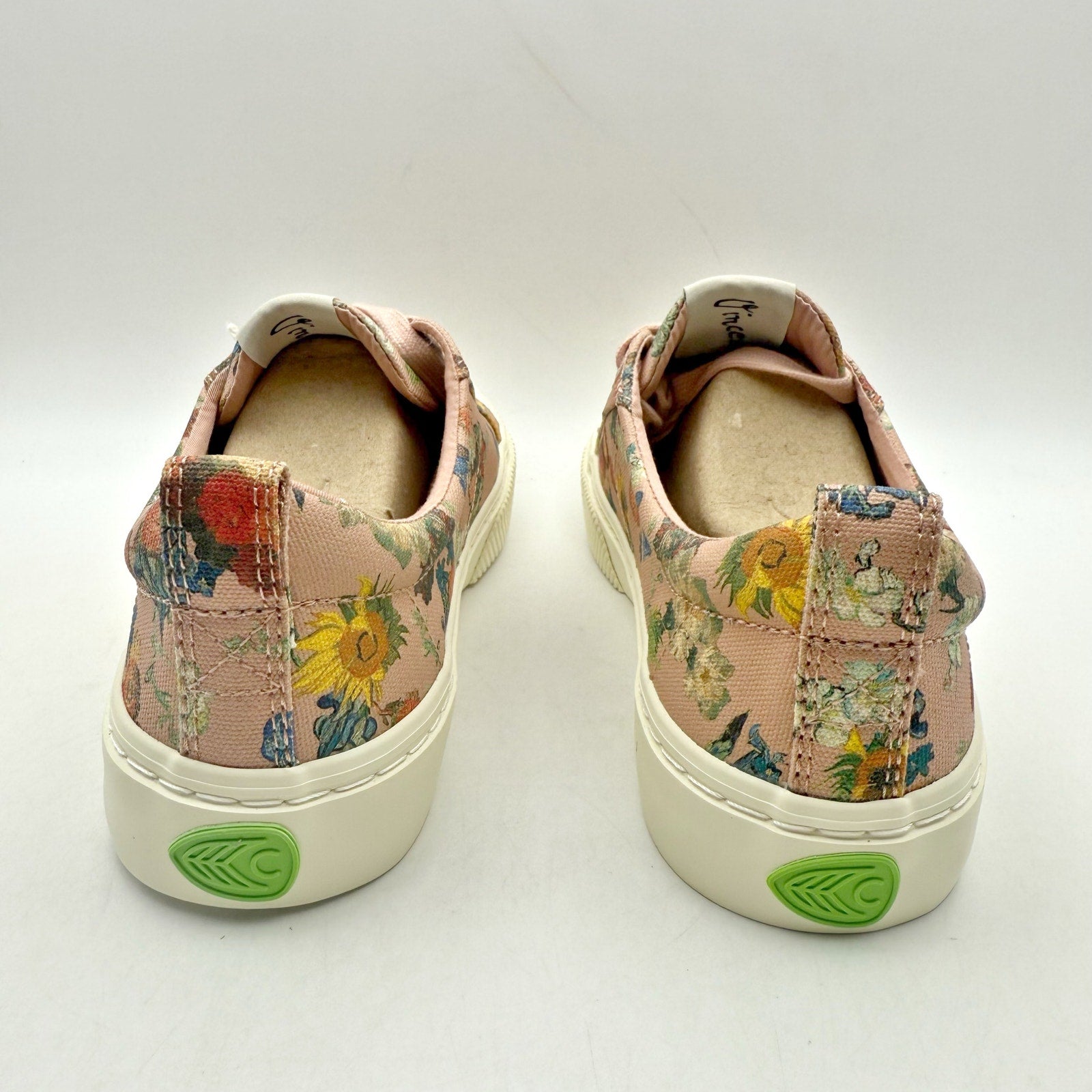 Cariuma Women VGM OCA Low Jubilee 50 Sneaker US 6.5 Pink Canvas Flower Print NIB