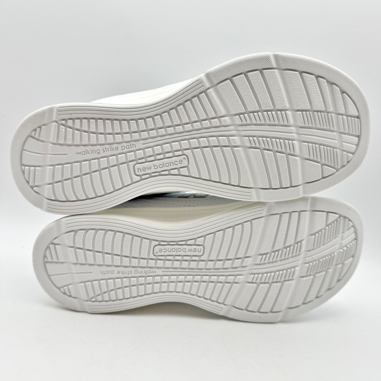 New Balance Womens 577 Walking Sneakers US 7 M White Leather Athletic NWOB