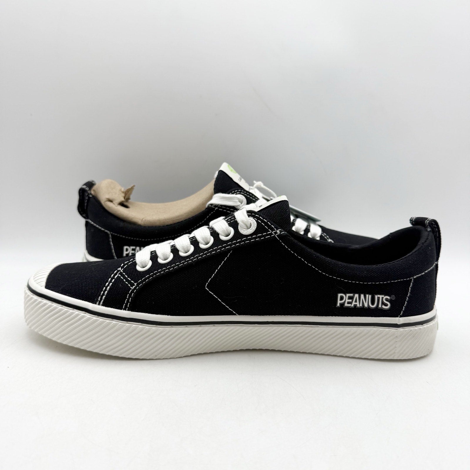 Cariuma Womens Peanuts OCA Low Canvas Sneakers US 9.5 Black Organic Cotton NWOB