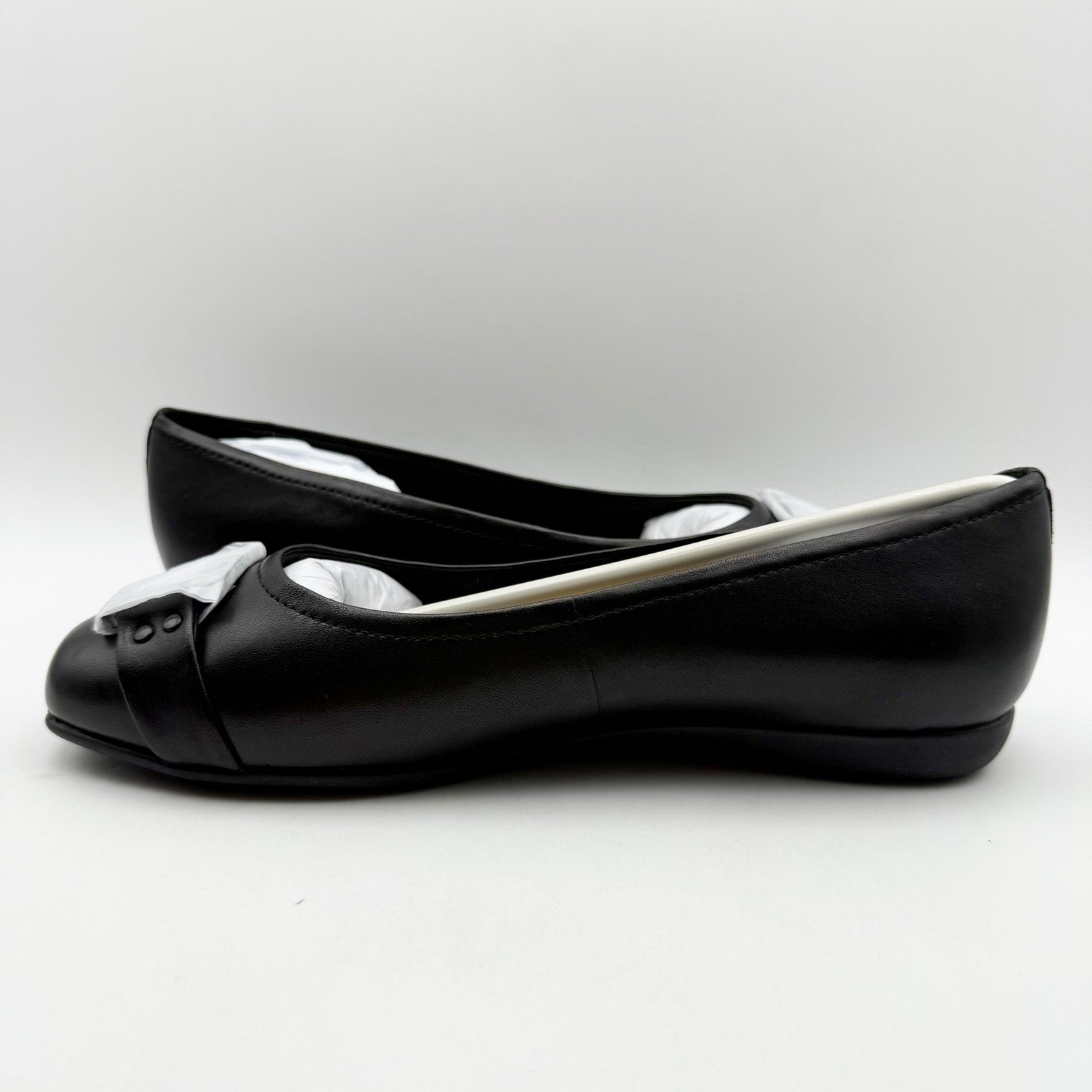 Trotters Womens Sizzle Signature Flat US 8.5 WW EU 39 Black Leather Slip On NIB