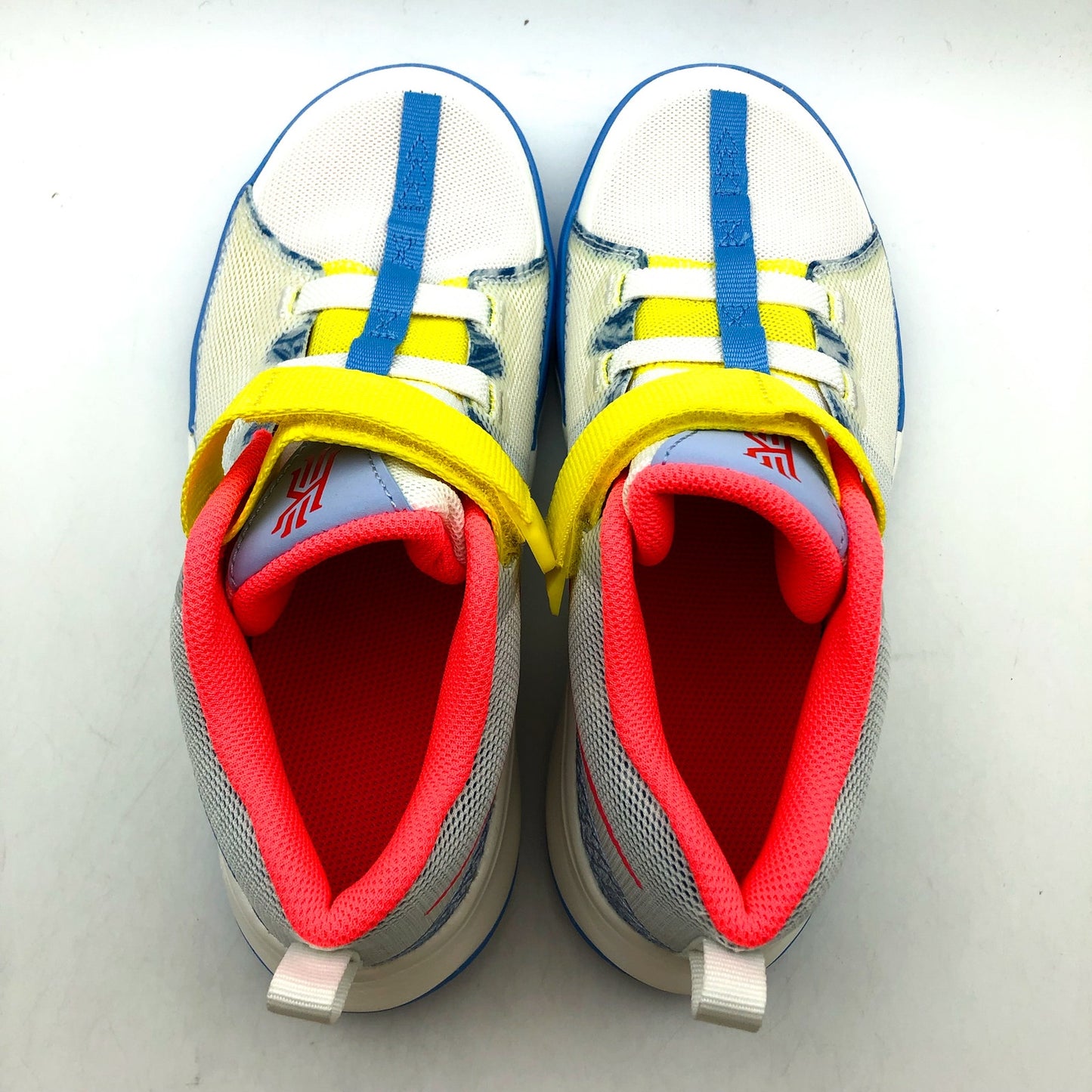 NIKE Girls Kyrie Flytrap 6 Basketball Shoes US 2 EU 33.5 Youth Yellow Blue NIB