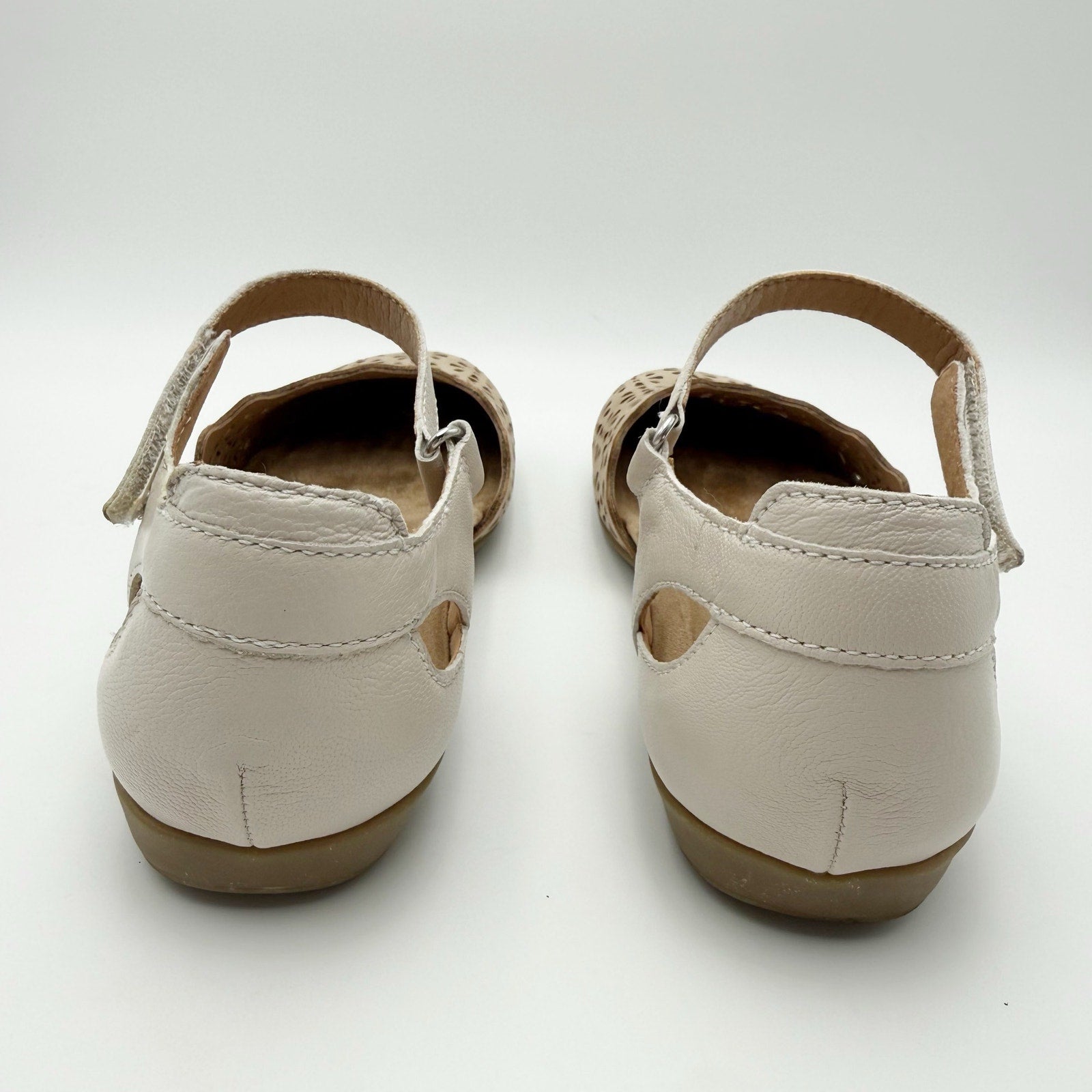 Earth Womens Betti Flats Size 9.5 M Ivory White Leather Perforated Scalloped NIB