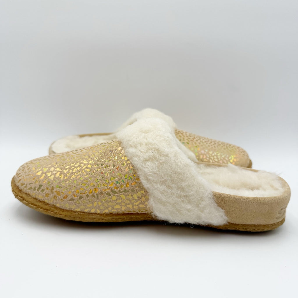 SOREL Kids Nakiska Slide II Slippers Size 5 Ceramic Gold Suede Hard Bottom NWOB